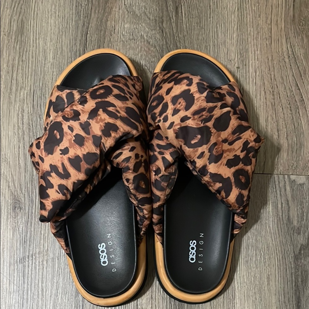 Chic Brown and Black Sandals with Leopard Print